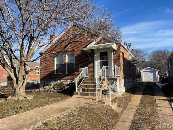 704 Dallas Drive, Bella Villa, MO 63125