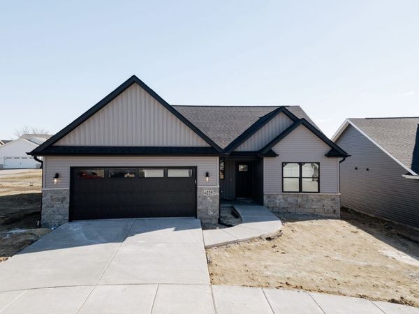 6225 College Avenue, Davenport, IA 52807