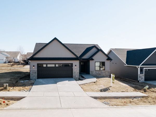 6225 College Avenue, Davenport, IA 52807