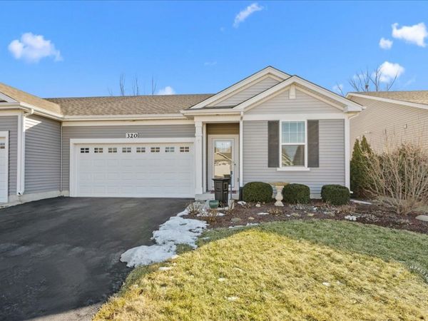 320 Sussex Lane, North Aurora, IL 60542