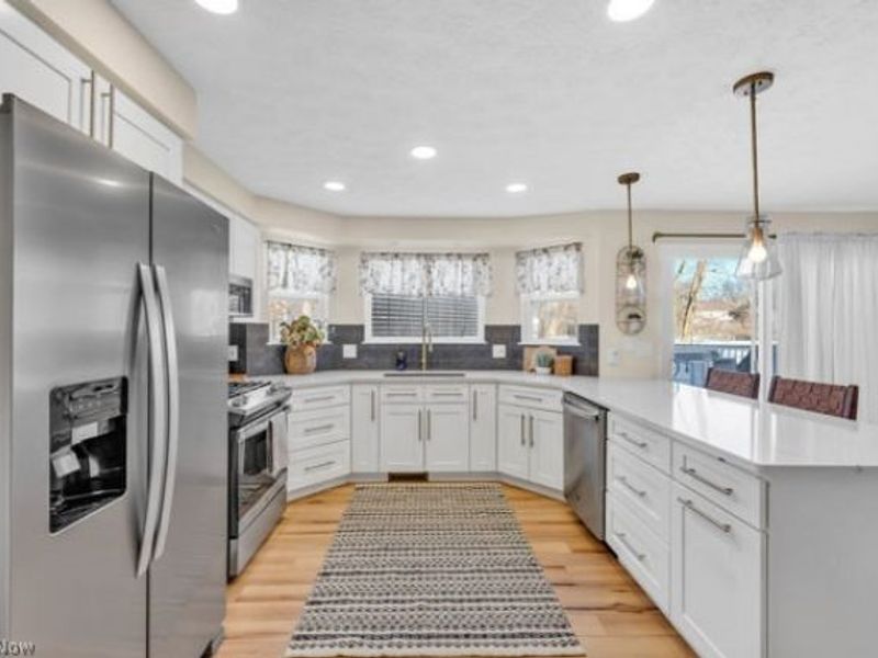 2225 Abbey Lane, Akron, OH 44319 Photo 2