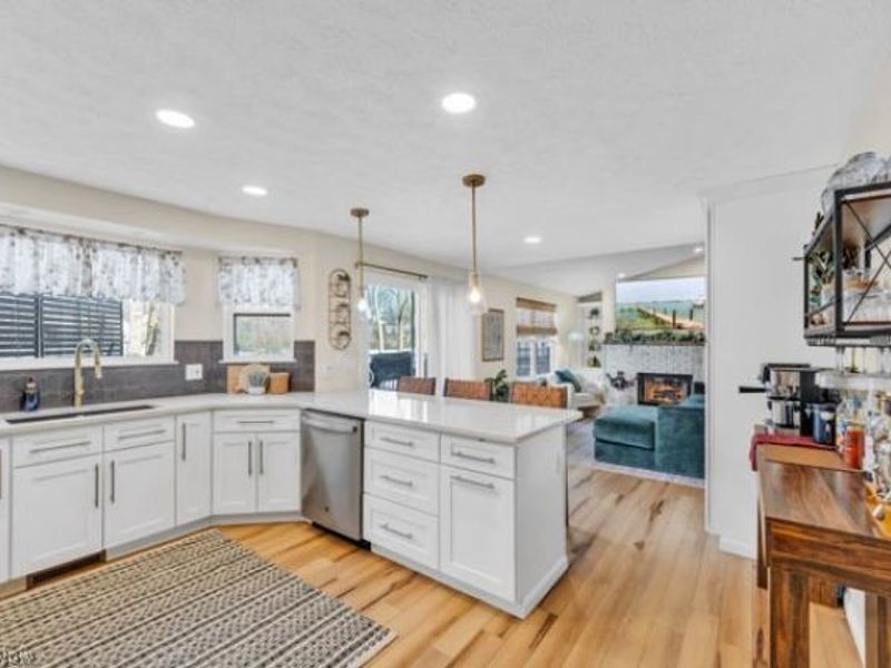 2225 Abbey Lane, Akron, OH 44319 Photo 3