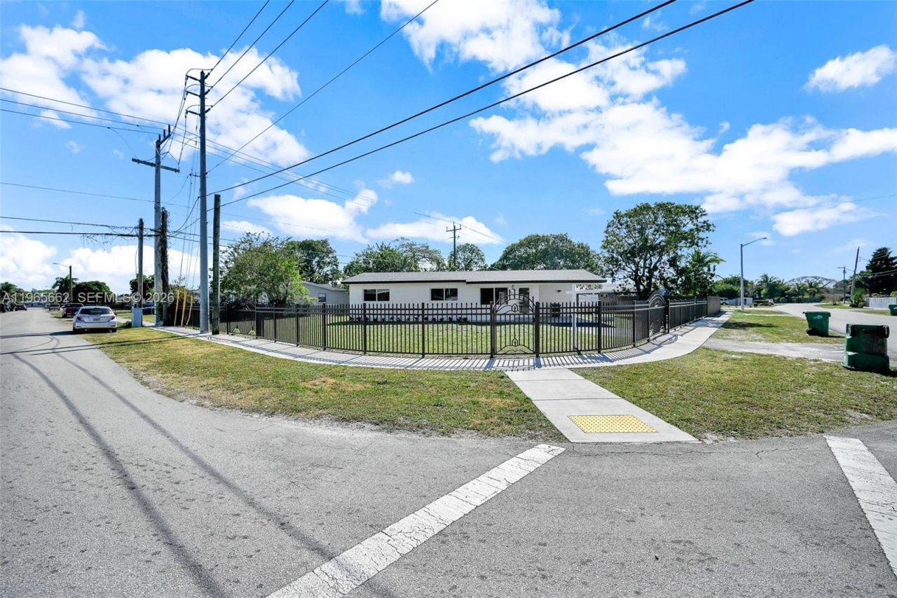 1370 NW 173rd Ter, Miami Gardens, FL 33169 Photo