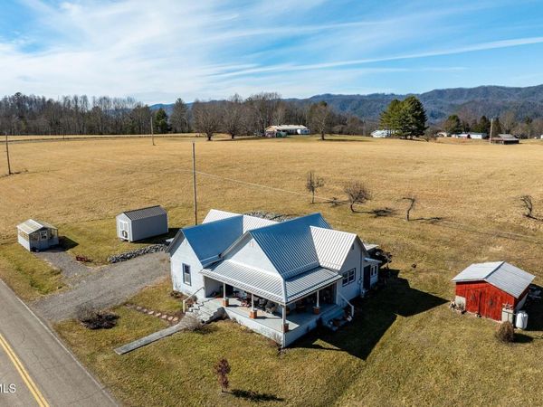 2734 Crackers Neck Road, Mountain City, TN 37683
