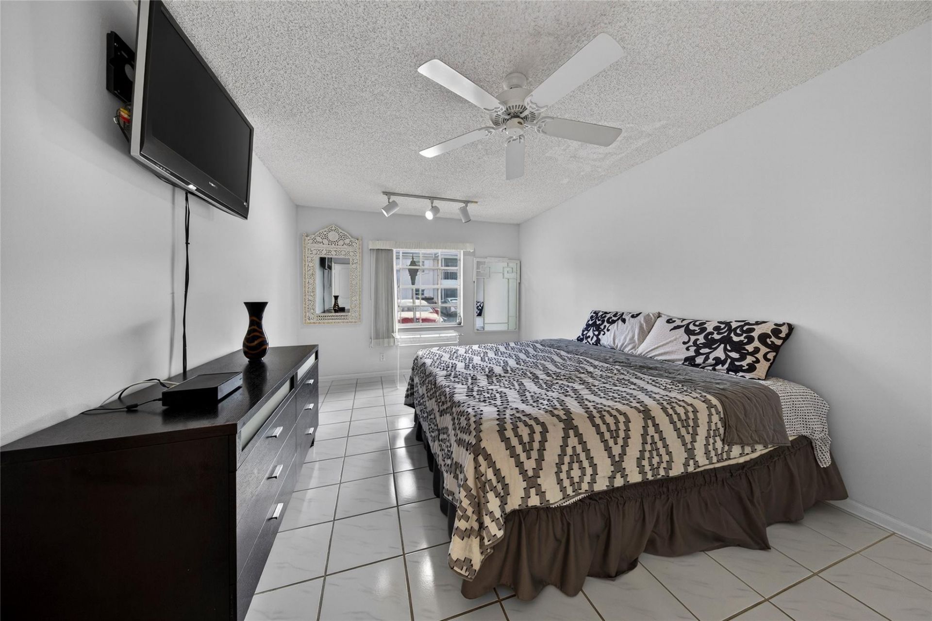6253 Bay Club Drive, Unit 1, Fort Lauderdale, FL 33308 Photo