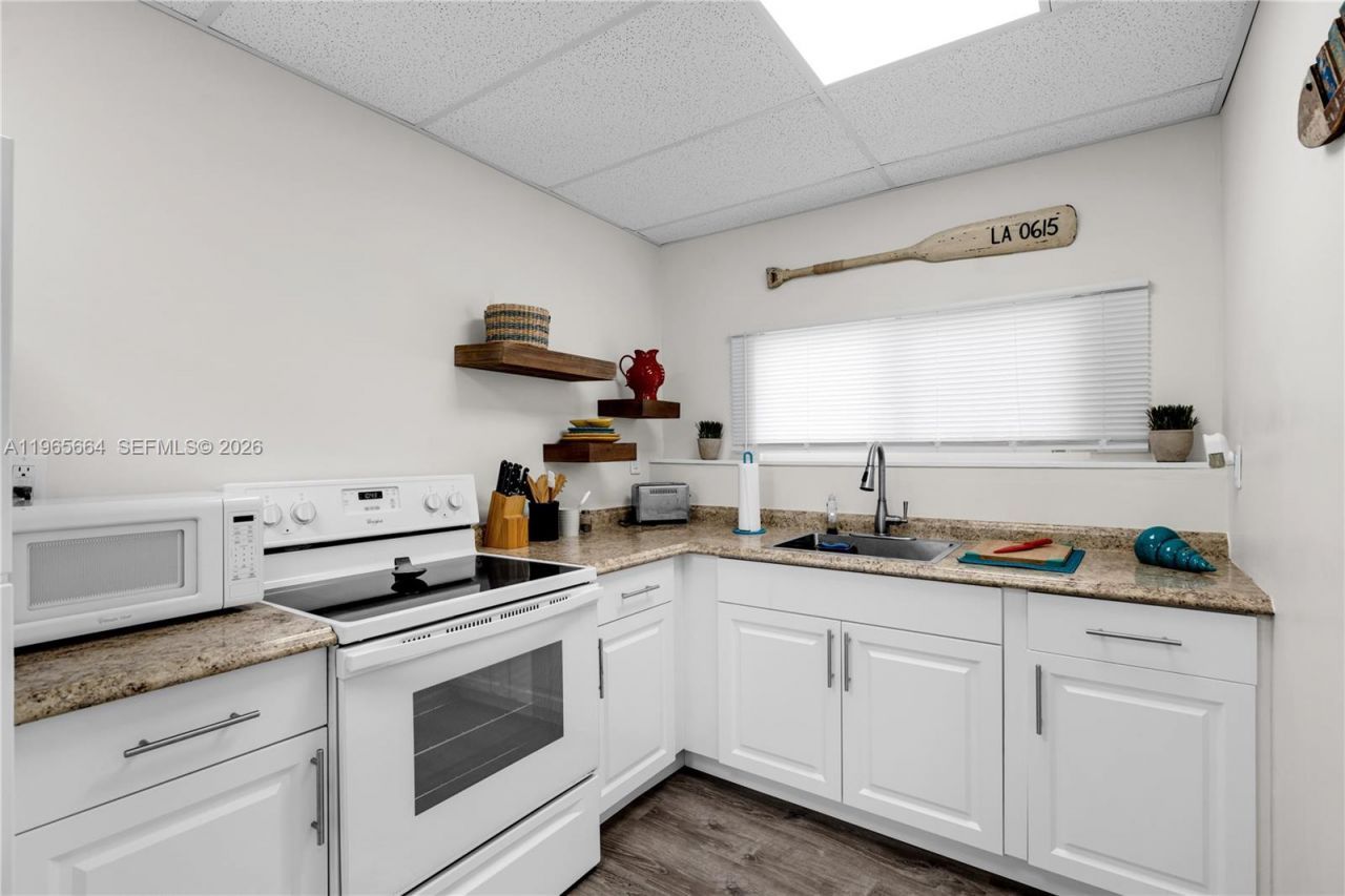 126 Columbus Dr, Islamorada, FL 33036 Photo