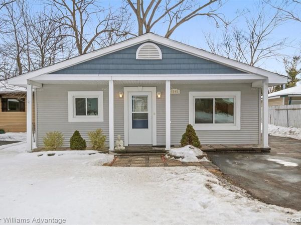 1345 Hendricks Way, Waterford Twp, MI 48328