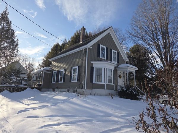 14 Brookline St, Pepperell, MA 01463