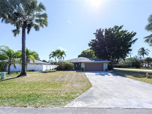 104 Johnnycake DR, NAPLES, FL 34110