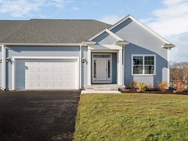 59 Crestwood Circle, Unit 39, Northbridge, MA 01588