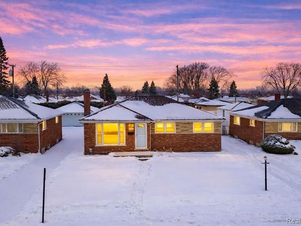 8373 McKinley, Center Line, MI 48015