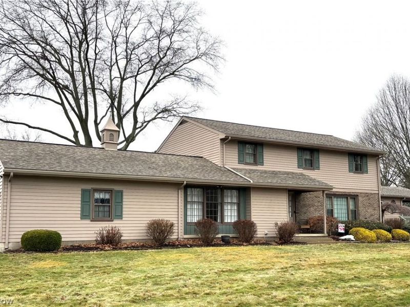 383 Edgewood Court, Columbiana, OH 44408 Photo 2