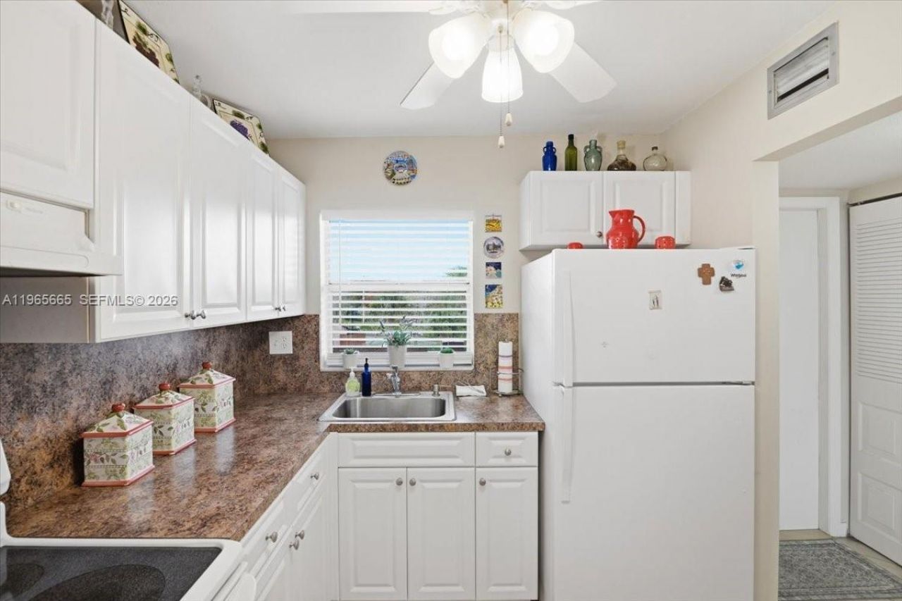 9850 Sunrise Lakes Blvd, Unit 305, Sunrise, FL 33322 Photo