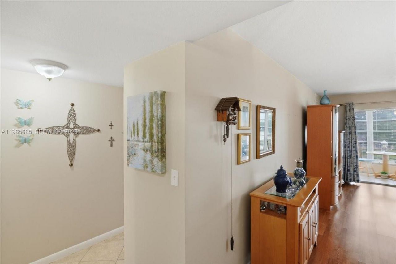 9850 Sunrise Lakes Blvd, Unit 305, Sunrise, FL 33322 Photo