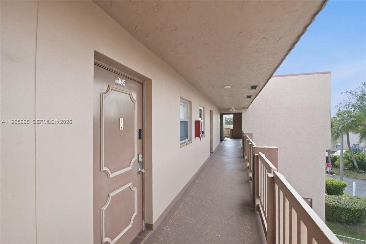 9850 Sunrise Lakes Blvd, Unit 305, Sunrise, FL 33322 Photo