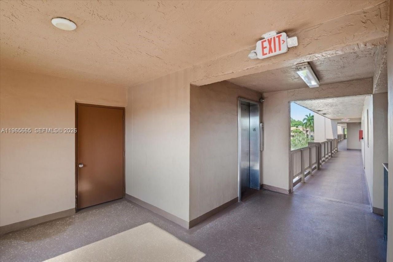 9850 Sunrise Lakes Blvd, Unit 305, Sunrise, FL 33322 Photo