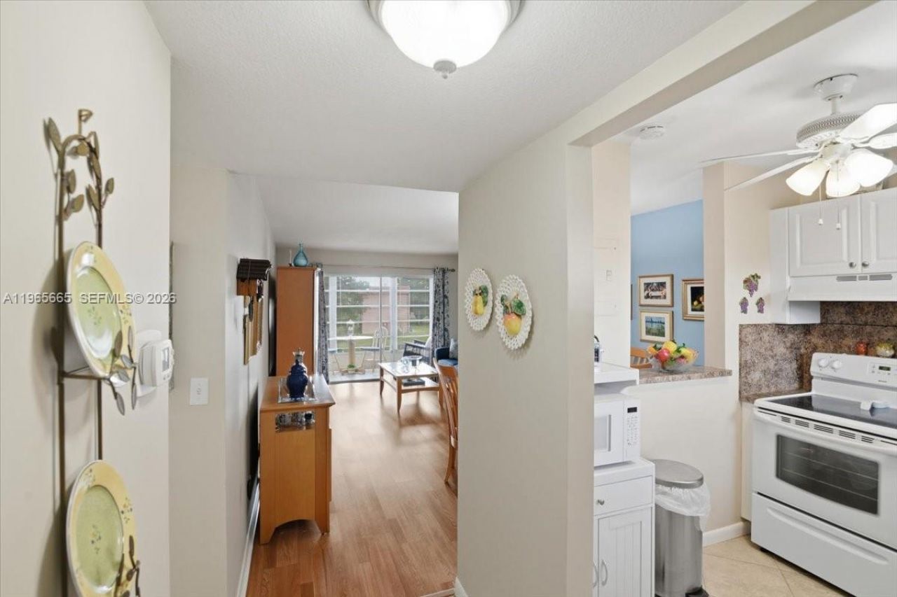 9850 Sunrise Lakes Blvd, Unit 305, Sunrise, FL 33322 Photo