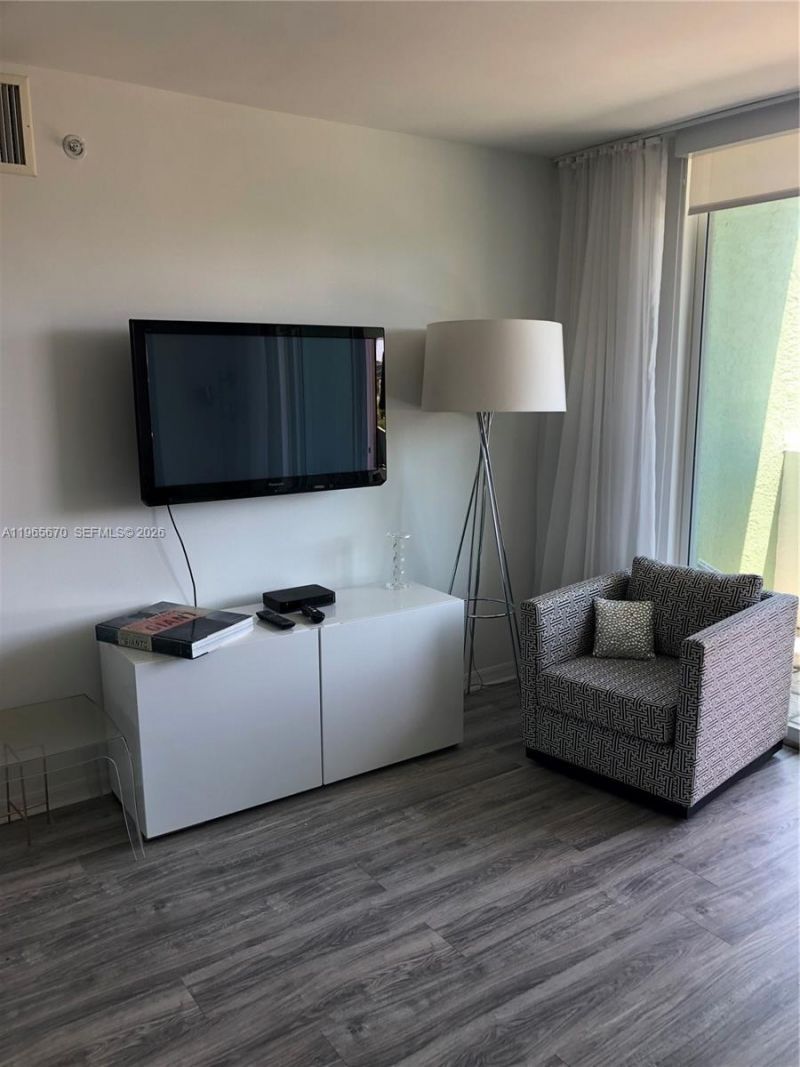 90 Alton Rd , Unit 607, Miami Beach, FL 33139 Photo