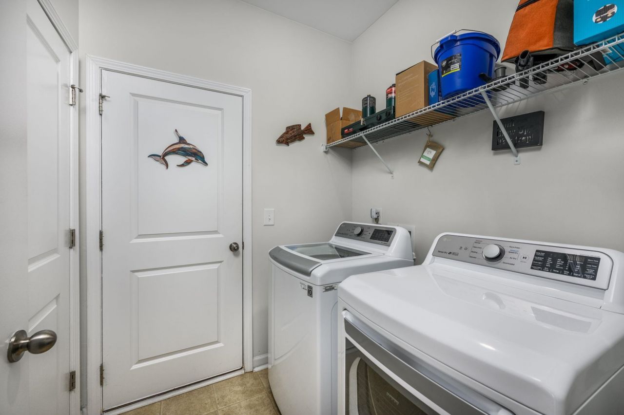 556 Carrick Loop Photo 19