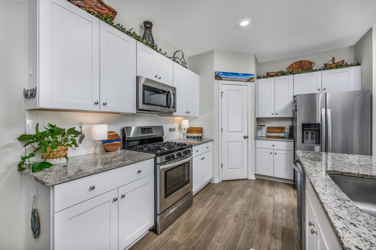 556 Carrick Loop Photo 7