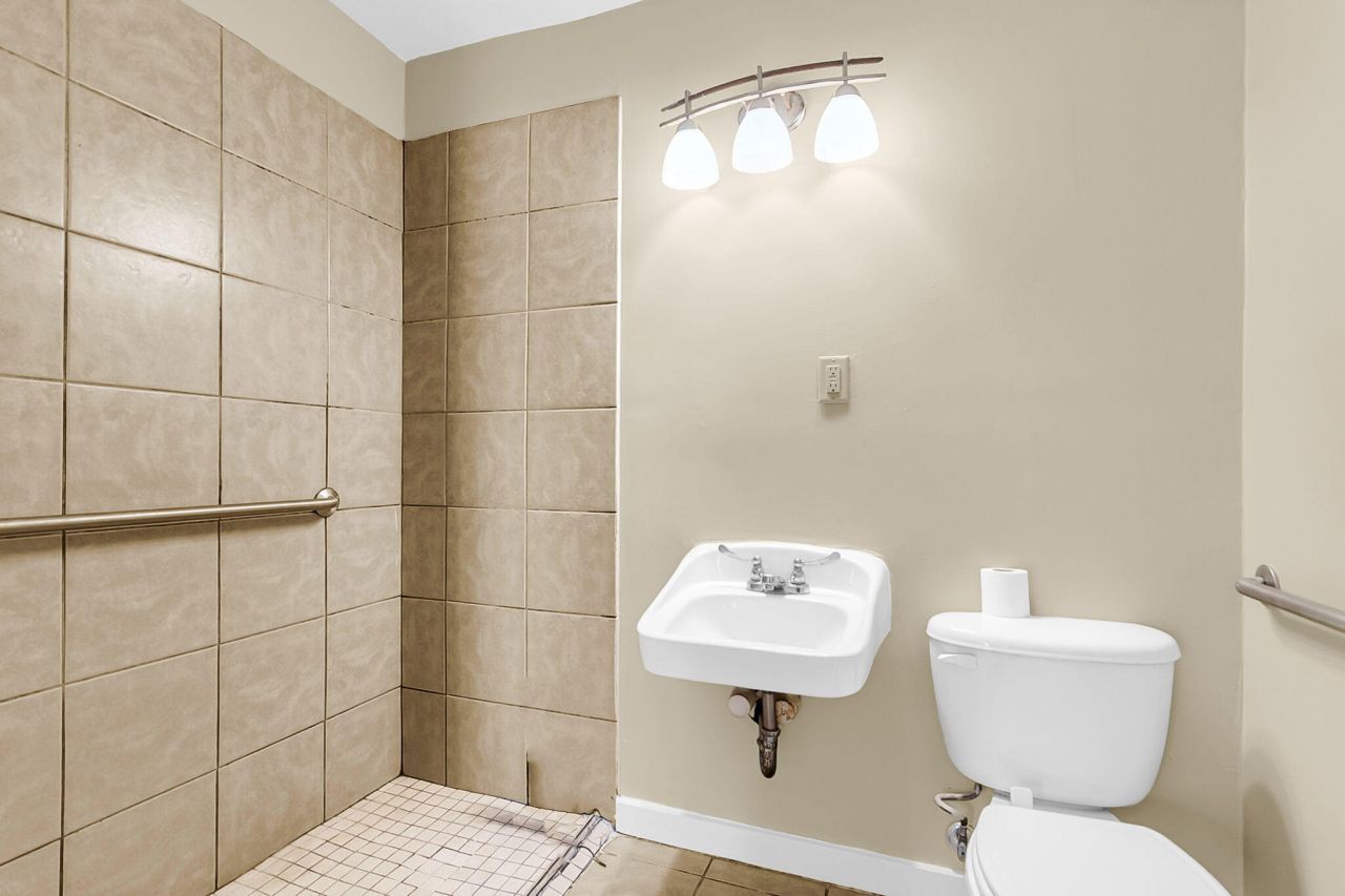 1507 Evergreen Street Photo 21