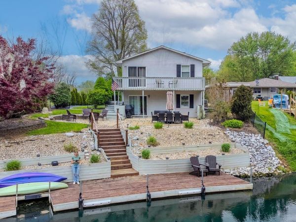 9285 E Sleepy Hollow Parkway, Cromwell, IN 46732