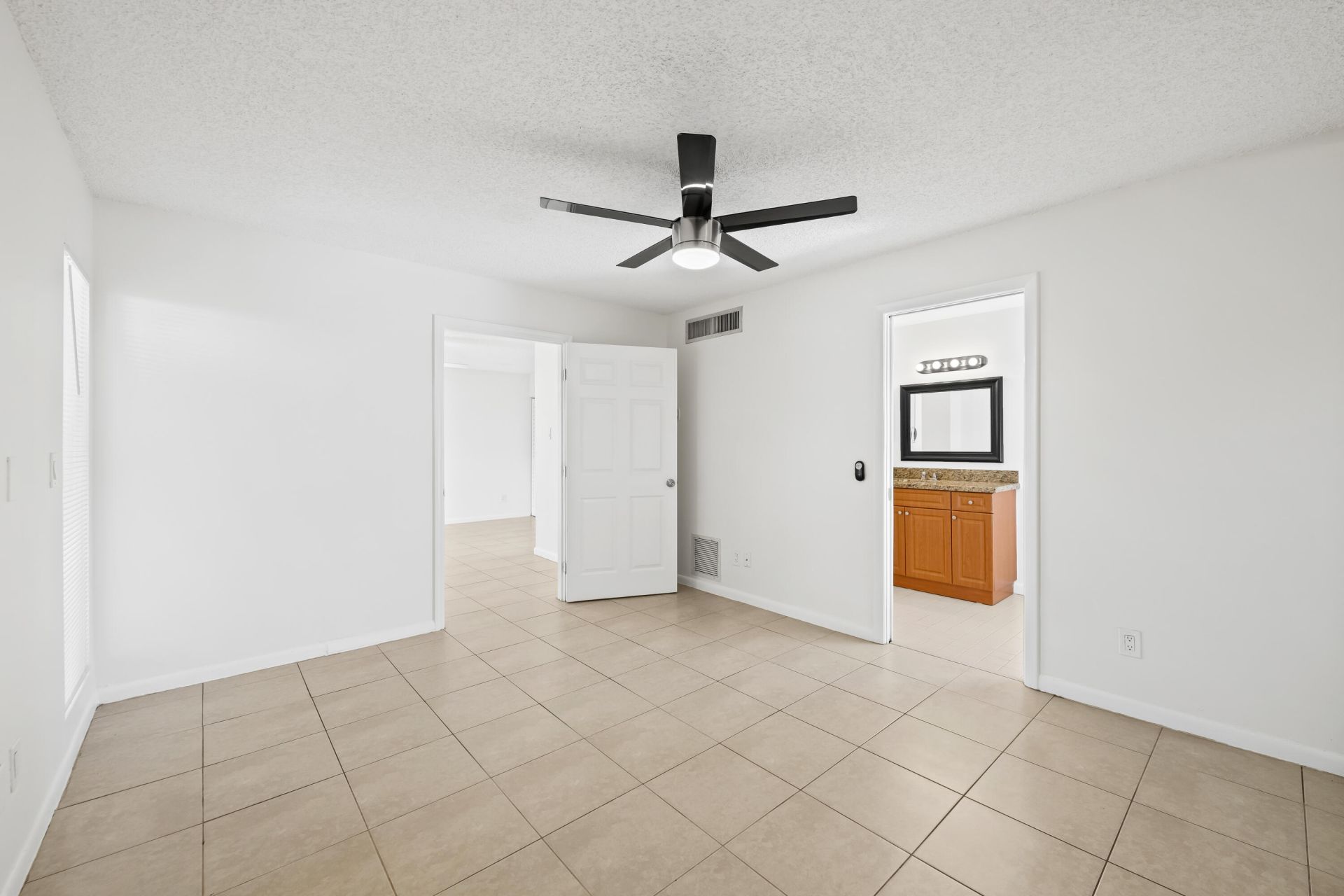 639 Executive Center Drive, Unit O-105, West Palm Beach, FL 33401 Photo