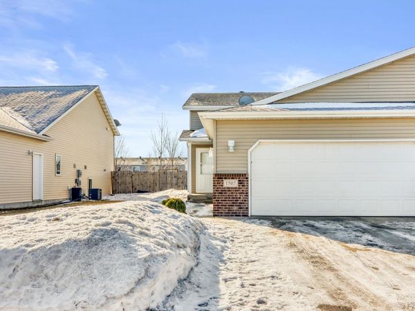1503 34th Avenue S, Moorhead, MN 56560