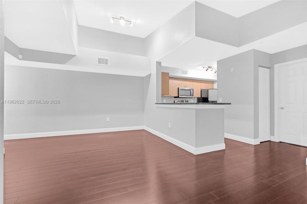 2586 Centergate Dr , Unit 303, Miramar, FL 33025 Photo