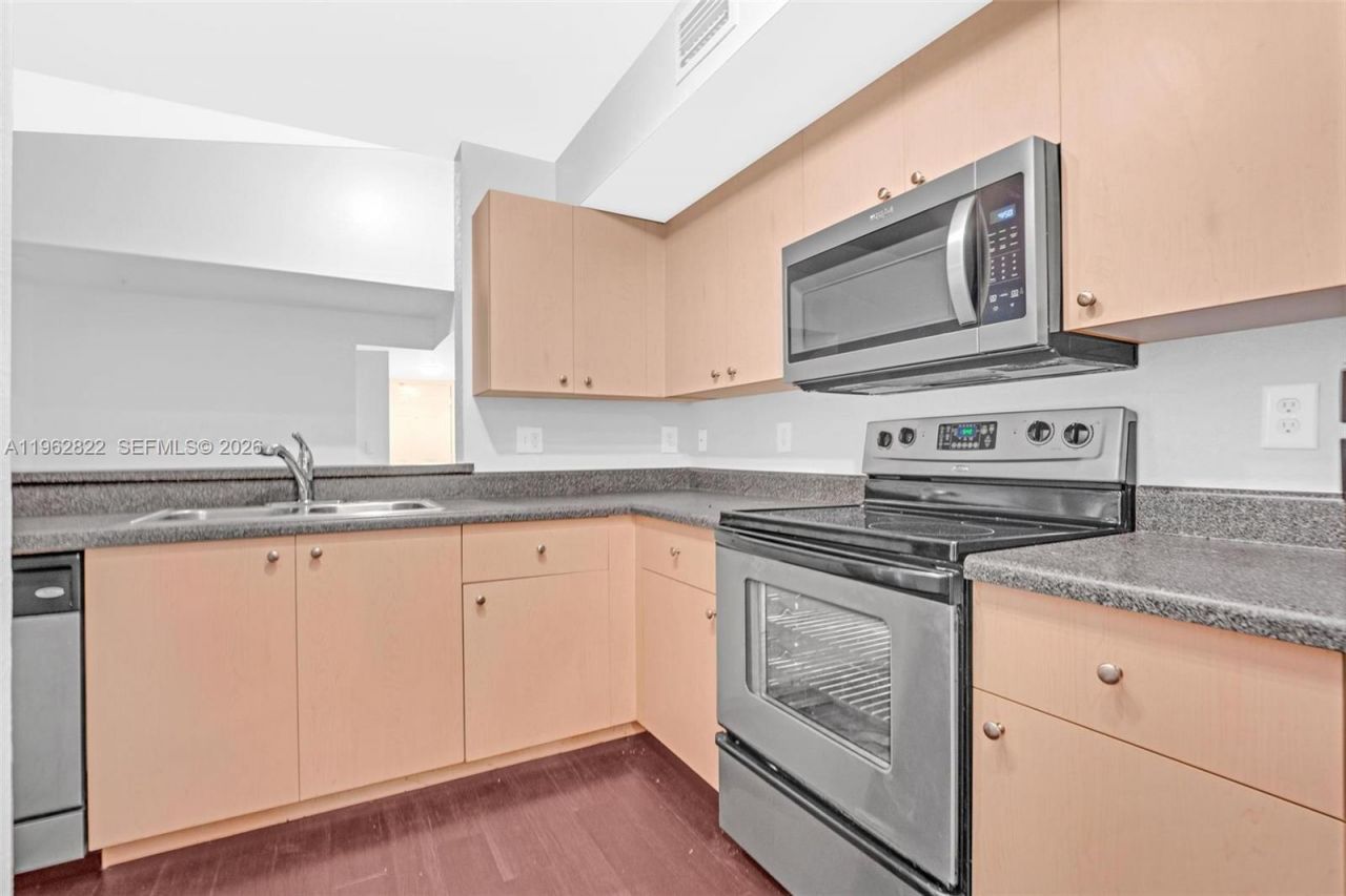 2586 Centergate Dr , Unit 303, Miramar, FL 33025 Photo