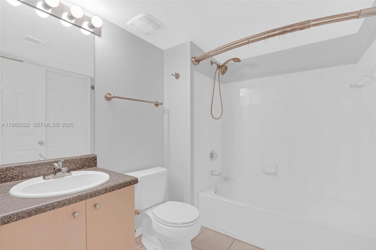 2586 Centergate Dr , Unit 303, Miramar, FL 33025 Photo