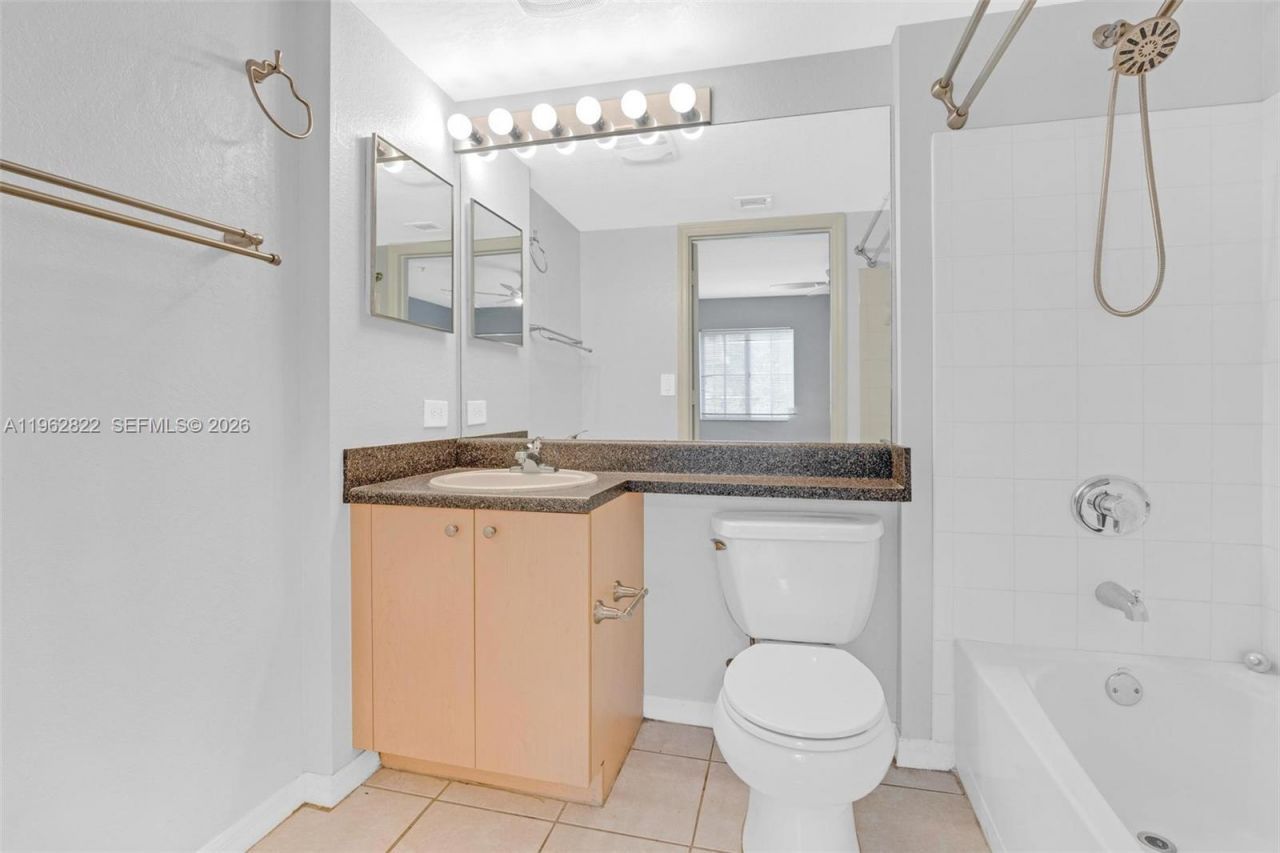 2586 Centergate Dr , Unit 303, Miramar, FL 33025 Photo