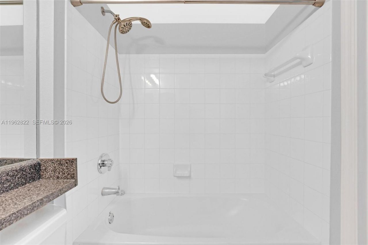 2586 Centergate Dr , Unit 303, Miramar, FL 33025 Photo