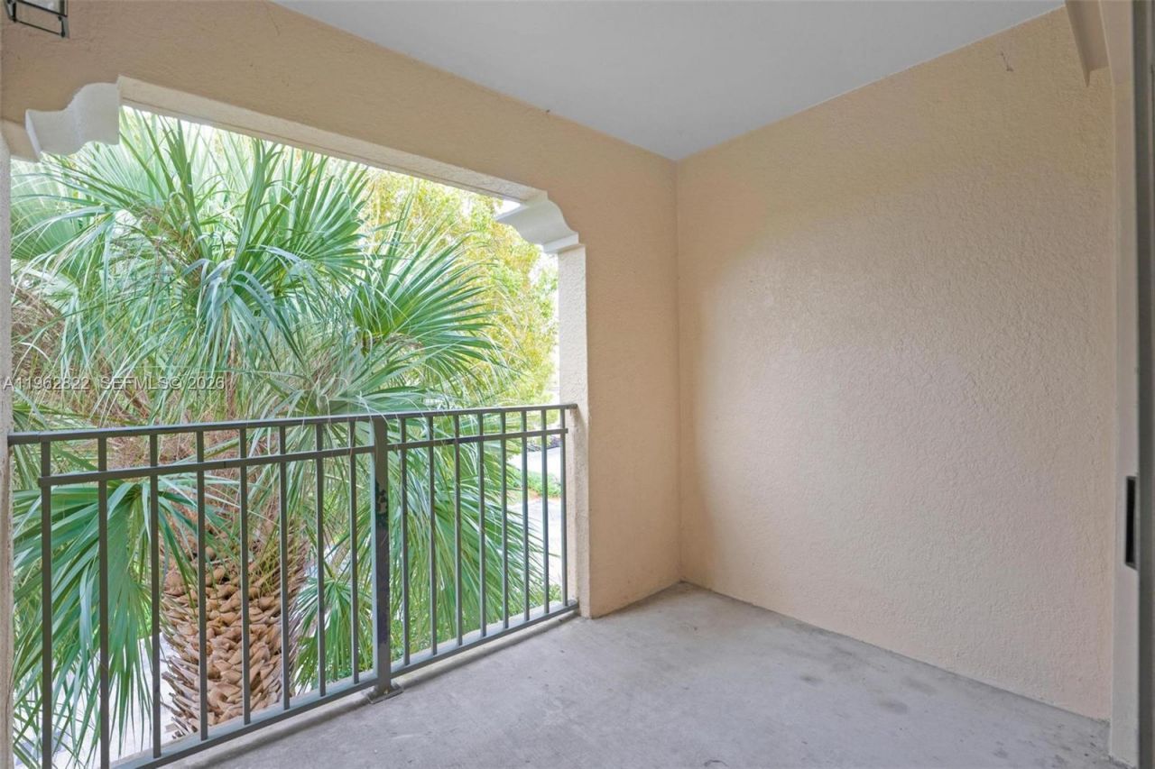 2586 Centergate Dr , Unit 303, Miramar, FL 33025 Photo