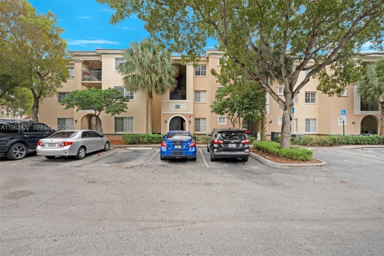 2586 Centergate Dr , Unit 303, Miramar, FL 33025 Photo