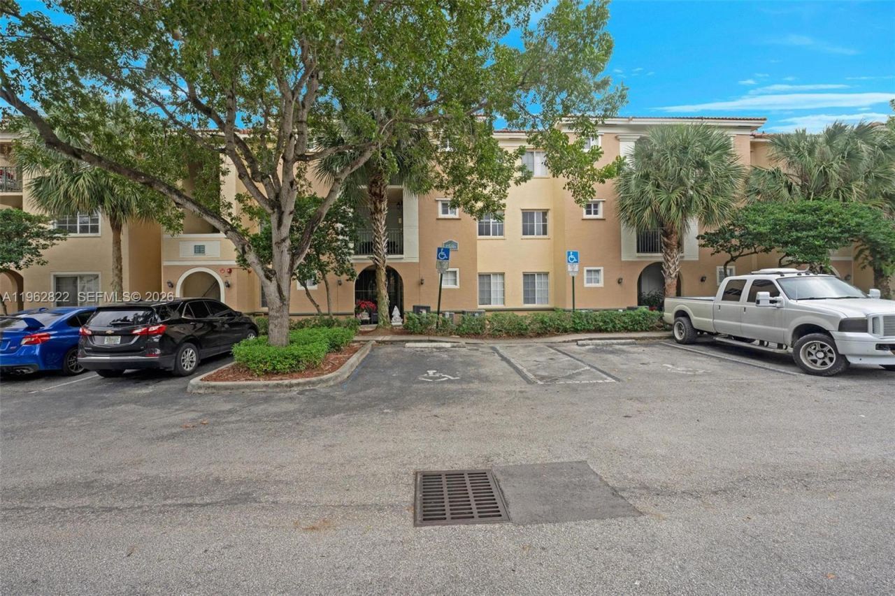 2586 Centergate Dr , Unit 303, Miramar, FL 33025 Photo