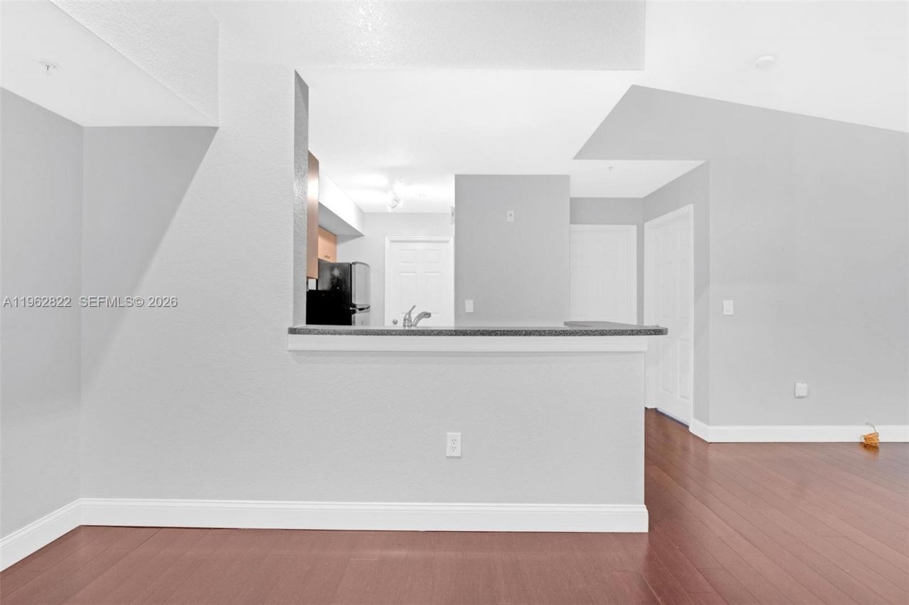 2586 Centergate Dr , Unit 303, Miramar, FL 33025 Photo