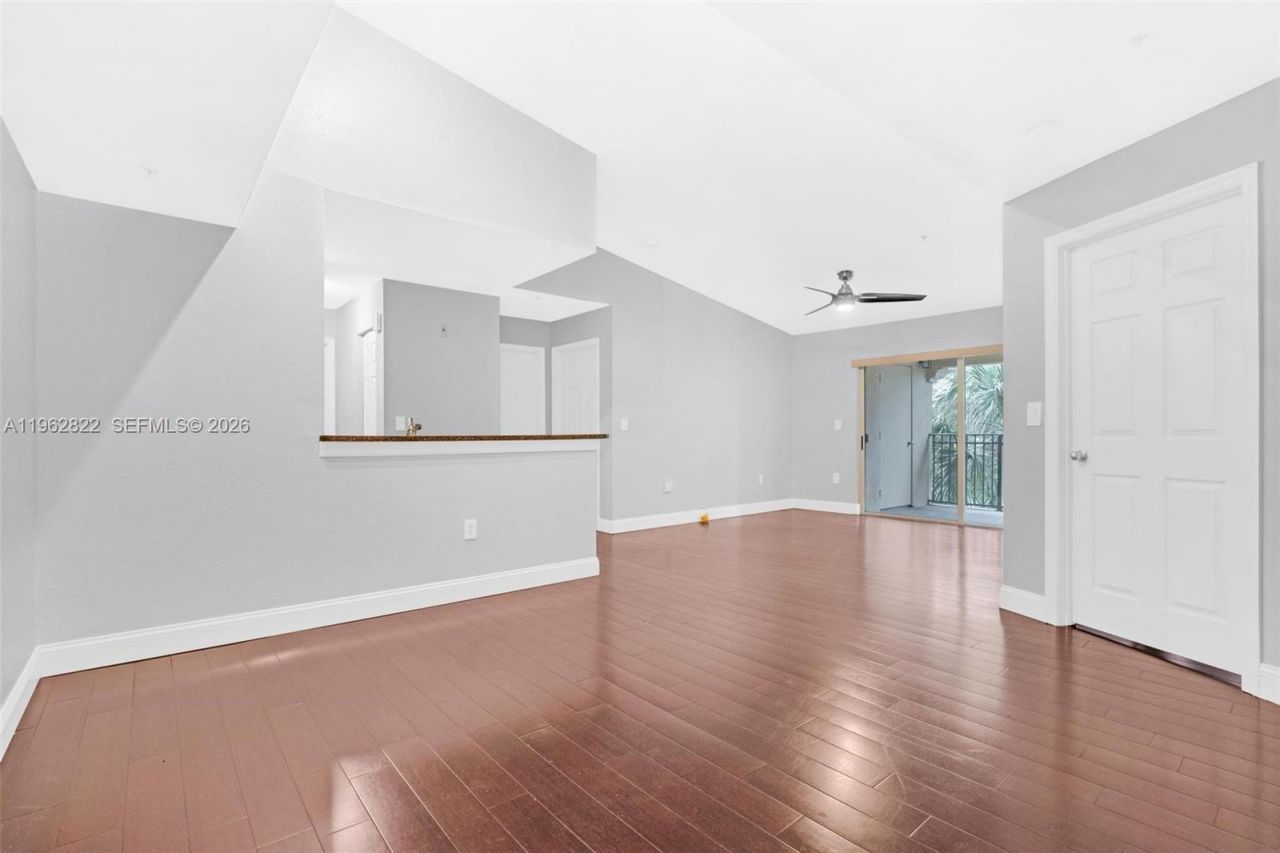 2586 Centergate Dr , Unit 303, Miramar, FL 33025 Photo