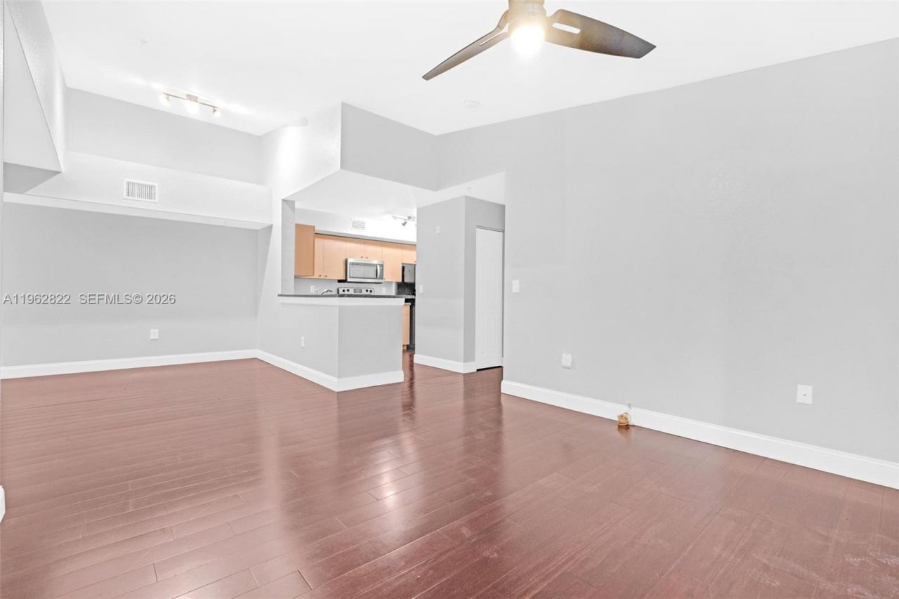 2586 Centergate Dr , Unit 303, Miramar, FL 33025 Photo