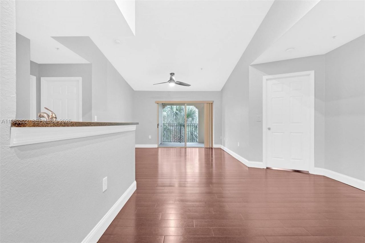 2586 Centergate Dr , Unit 303, Miramar, FL 33025 Photo