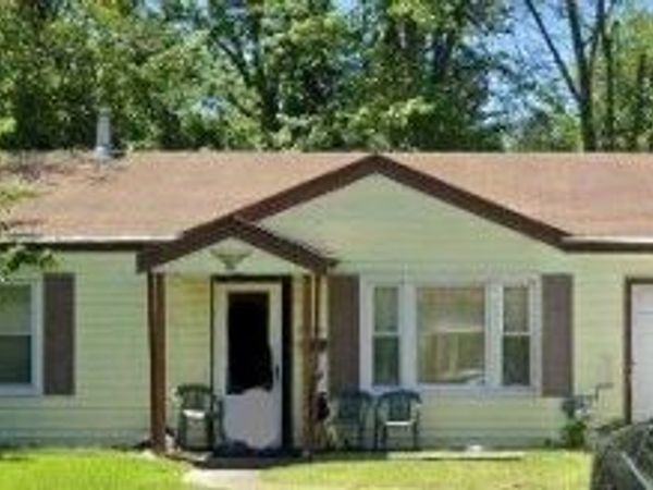 9813 Dennis Drive , St Louis, MO 63136