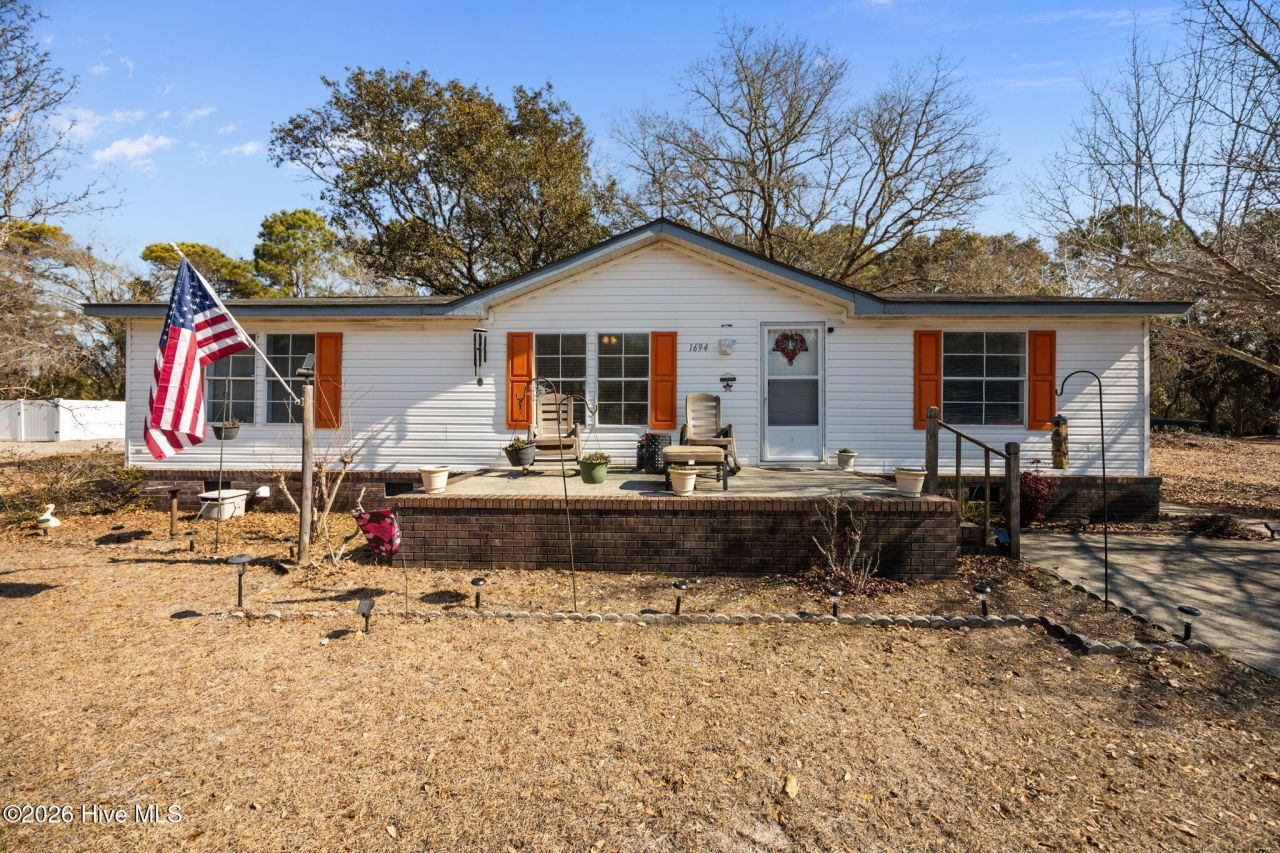 1694 Pelican Place Sw, Shallotte, NC 28470 Main Photo