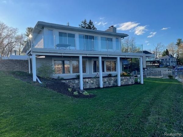 472 Shorewood Court, Lake Orion Vlg, MI 48362