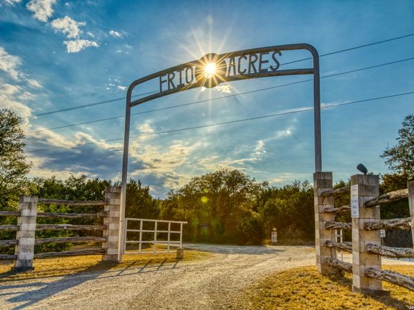 1047 County Road 350, ConCan, TX 78838