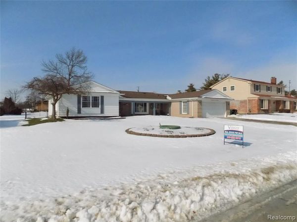 27397 E Skye Drive, Farmington Hills, MI 48334