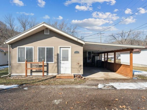 139 Marine Avenue , Harpers Ferry, IA 52146