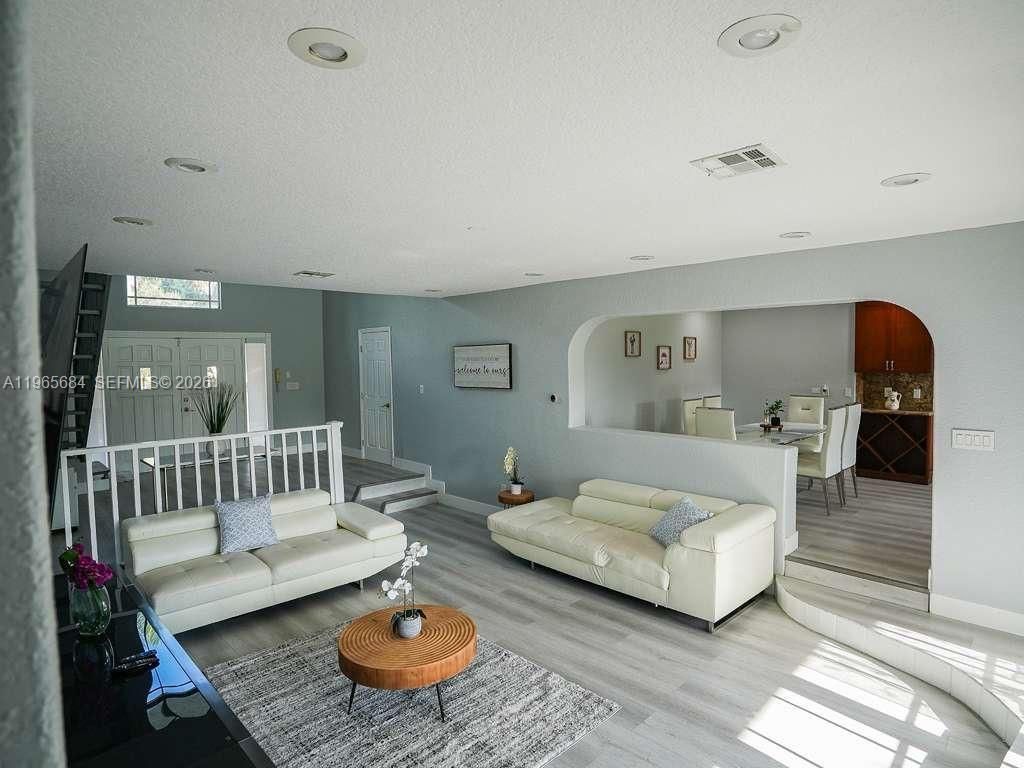 901 SW 121 Ave, Davie, FL 33325 Photo