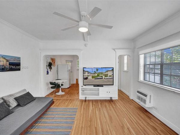 717 Espanola Way , Unit 204, Miami Beach, FL 33139