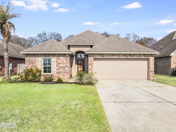413 Flanders Ridge Drive, Youngsville, LA 70592