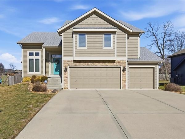 916 NW 110th Terrace, Kansas City, MO 64155